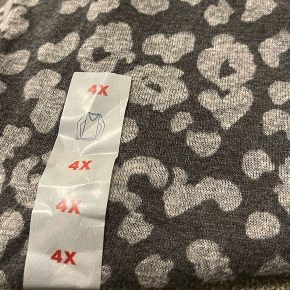 NWT OLD NAVY BLACK & GRAY LEOPARD PRINT SUPER SOFT LONG SLEEVE TOP SWEATER - Picture 4 of 5